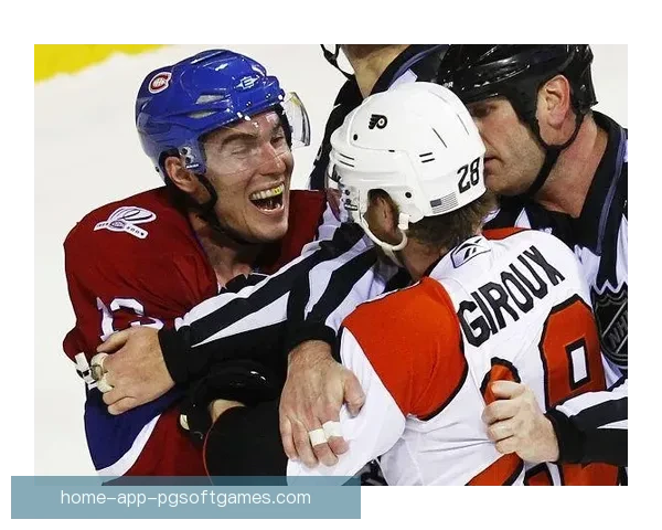 冰球赛事：东部决赛惊现逆转，精彩对决震撼球迷！